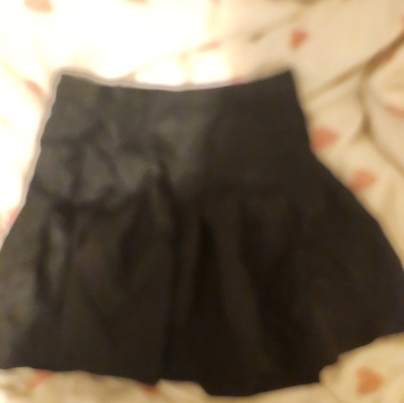 SOLD American apparel black skirt - Picture 2 of 2